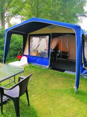 3- persoons bungalowtent op rustig privé plekje bij camping De Iepenhoeve